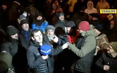 Петр Порошенко - В Киеве возле Печерского суда напали на журналиста - korrespondent - Украина - Киев - Юар - Киев