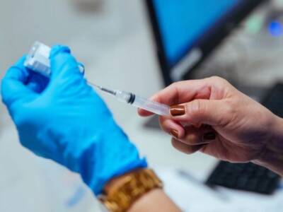 В Италии ввели рекордное количество прививок от COVID-19 - unn.com.ua - Украина - Киев - Италия - Covid-19