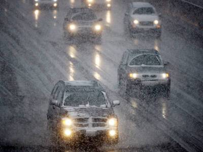 Московские гаишники призвали водителей снижать скорость из-за затянувшегося снегопада - rosbalt - Москва