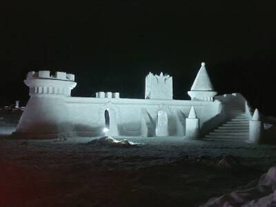Скульптор в Городце создал из снега сказочный замок - vgoroden.ru - Нижний Новгород - Культура