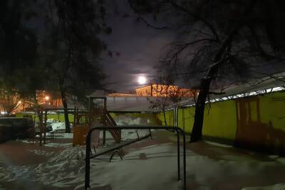 Реально ли в Петербурге добиться установки фонарей на детских площадках и во дворах - spb.mk.ru - Санкт-Петербург
