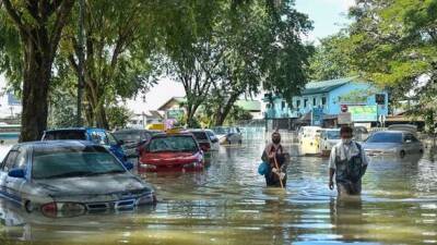 Малайзия - Наводнение обрушилось на семь штатов Малайзии. Тысячи людей эвакуированы - unn.com.ua - Украина - Киев - Малайзия