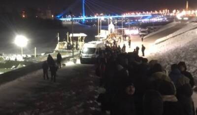 Крещенские купания прошли без происшествий, но в очереди тюменцы стояли час - nashgorod.ru