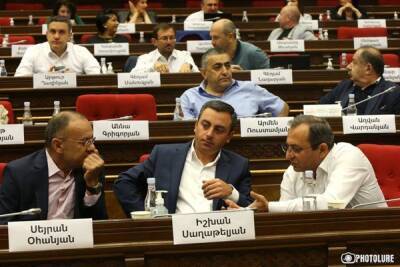 Армен Саркисян - Никола Пашинян - Армянская оппозиция примеривается к борьбе за президентский пост - eadaily - Армения