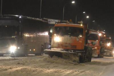 За ночь с улиц Волгограда вывезли более 1,9 тысячи кубометров снега - volg.mk.ru - Волгоград