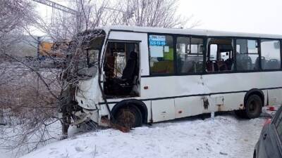 15 человек пострадали при столкновении автобуса с фурой на юге Петербурге - 5-tv.ru - Санкт-Петербург