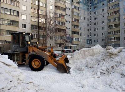 В Новосибирске УК оштрафовали на 150 тысяч рублей из-за снежных горок, построенных жителями - sib.fm - Новосибирск