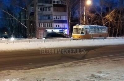 На Рябикова трамвай сошёл с рельсов и снёс столб - ulpravda.ru - Ульяновск - район Засвияжский, Ульяновск