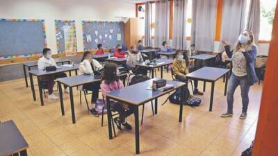 Половина школьников в Израиле не пришли на занятия: учителя хотят учить по зуму - vesty.co.il - Россия - Израиль