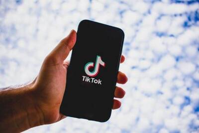 Представлена ​​новая функция TikTok для борьбы с дезинформацией о Холокосте и мира - cursorinfo - Израиль