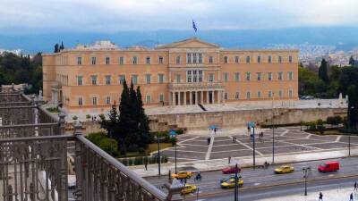 Кириакосом Мицотакисом - Алексис Ципрас - Греческий парламент отклонил вотум недоверия правительству - russian - Греция