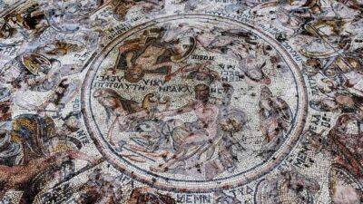 Стародавню мозаїку зі сценами Троянської війни виявили у Сирії (відео) - lenta.ua - Украина