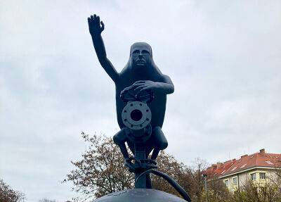 В Праге установили скульптуру орка-Путина