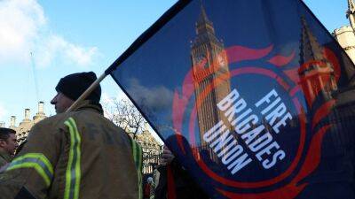 Британские пожарные грозят присоединиться к массовой забастовке - ru.euronews.com - Лондон
