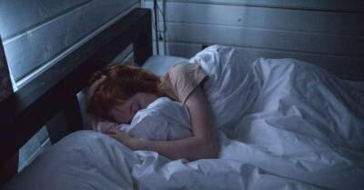 Как правильно спать, чтобы снизить риск болезней Паркинсона и Альцгеймера - lenta.ua - Украина