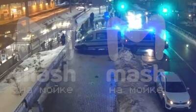 Станцию метро в Мурино эвакуировали из-за армянина с мачете и гранатой - ivbg.ru - Украина - Армения
