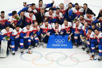 Сборная Словакии по хоккею стала бронзовым призером Олимпиады-2022 - sport.bigmir.net - Китай - Швеция - Пекин - Словакия