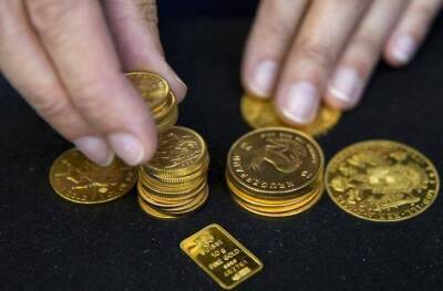 Фьючерсы на золото подешевели во время азиатских торгов - smartmoney.one - США - Reuters
