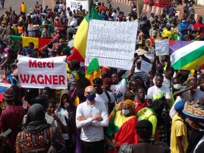 Рихард Вагнер - Париж больше не может играть в жандарма: в соцсетях поддержали антифранцузский митинг в Мали - argumenti.ru - Франция - Париж - Мали - Нигер - Бамако