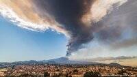 На Сицилии снова извергается вулкан Этна: небо закрыл 12-километровый столб пепла - vlasti.net - Тонга