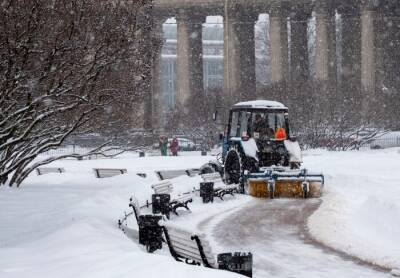 Более 3,5 млн кубометров снега вывезли с улиц Петербурга за зиму - interfax-russia.ru - Петербурга - Петербург