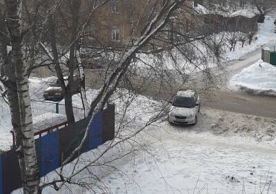 Жители улицы Рыбацкой попросили убрать от снега парковку у детского сада - ya62.ru - Рязань