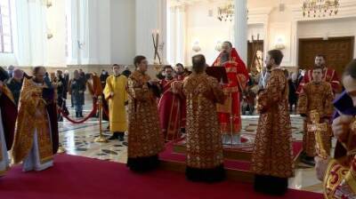 На литургии пензенцы поздравили митрополита с днем ангела - penzainform.ru - Саратов