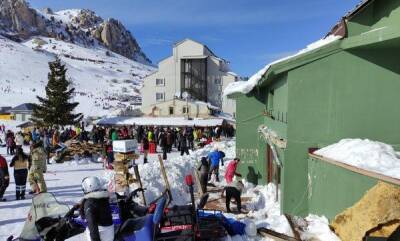 В горнолыжном центре в Турции обрушилось крыльцо отеля, есть пострадавшие - trend.az - Турция