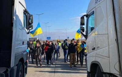 Украинцы перекрыли дорогу к польской границе фурам с грузом для РФ - korrespondent - Россия - Украина - Белоруссия