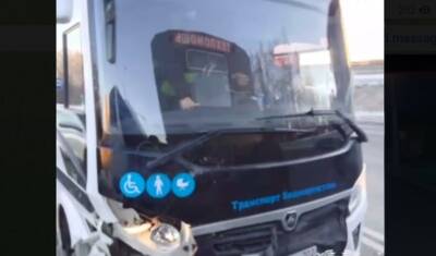 Автобус и легковушка столкнулись утром в Уфе - mkset.ru - Уфа
