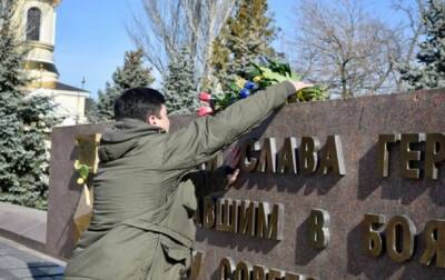 Виталий Ким - Анна Замазеева - В Николаеве отметили годовщину освобождения города от нацистских оккупантов - korrespondent - Украина - Николаев - Видео