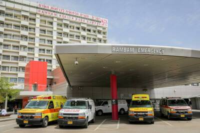 Охранник больницы «Рамбам» оказался в операционной после нападения агрессивного посетителя - news.israelinfo.co.il - Хайфы