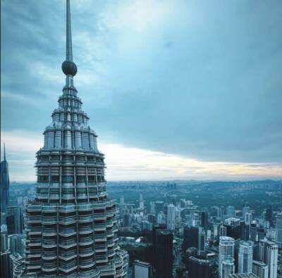 Льюис Хэмилтон - Хэмилтон впервые поднялся на башни Petronas в Малайзии - f1news.ru - Австралия - Лондон - Малайзия - Куала-Лумпур