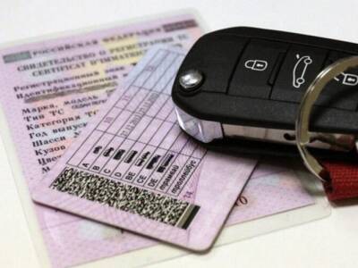 Правительство продлило срок действия водительских удостоверений на три года - autostat.ru - Россия