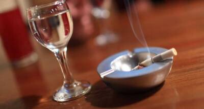 А как стресс снимать? В Украине резко подорожают сигареты и алкоголь - cxid.info - Украина