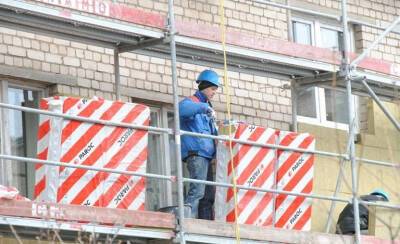 В Латвии приостановлены работы по утеплению десятков многоквартирных домов - obzor.lt - Латвия