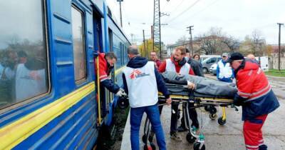 Медицинский поезд-госпиталь эвакуировал первую группу раненых во Львов (фото) - focus.ua - Украина - Львов