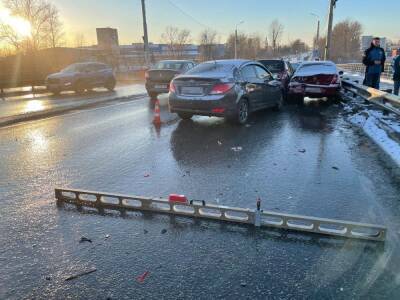 В аварии с четырьмя машинами в Твери пострадал один из водителей - afanasy.biz - Тверь - Sandero - район Московский, Тверь