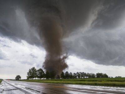 Канзас всколыхнул мощный торнадо, есть жертвы - unn.com.ua - США - Украина - Киев - штат Канзас - штат Оклахома
