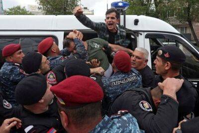 Никола Пашинян - Полиция Армении задержала 61 человека на протестах оппозиции - unn.com.ua - Украина - Киев - Армения - Азербайджан - Ереван - Протесты
