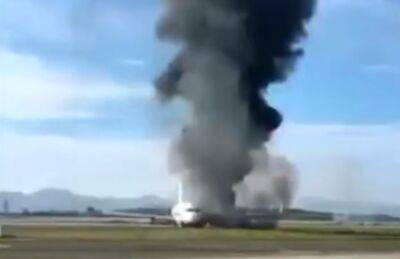 На борту было 113 пассажиров: огонь охватил самолет прямо в аэропорту, кадры катастрофы в Китае - politeka.net - Китай - Украина - Киев - район Гуанси-Чжуанский