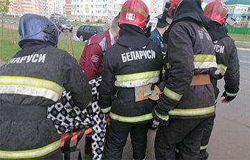 В Солигорске упавшими деревьями придавило машину с рабочими - charter97.org - Белоруссия - Минск - Солигорск - Скончался