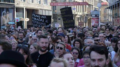 Хорватия: массовая демонстрация из-за отказа в праве на аборт - ru.euronews.com - Россия - Украина - Франция - Хорватия - Загреб
