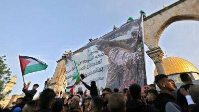 ХАМАС призывает палестинцев массово подняться на Храмовую гору - vesty.co.il - Израиль - Иерусалим