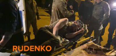 РосЗМІ показали перші кадри евакуації поранених українських військових з "Азовсталі" - vchaspik.ua - Украина