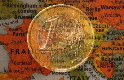 Средний курс евро со сроком расчетов "завтра" по итогам торгов составил 65,7159 руб. - smartmoney.one - Reuters