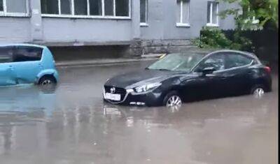 Последствия ливня в Тюмени: затопленные «подземка», машины, дворы и подъезды - nashgorod.ru - Тюмень