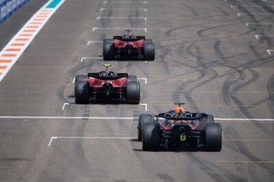 Максим Ферстаппен - Карлос Сайнс - Шарль Леклер - Серхио Перес - Палмер: Гонщики Ferrari должны действовать более жёстко - f1news.ru