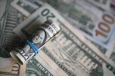 Курс доллара к основным мировым валютам коррекционно поднимается после падения в четверг - smartmoney.one - Москва - США - Москва