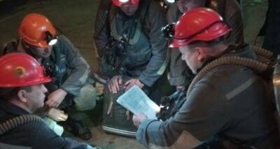 Из-под завалов нелегальной шахты вытащили человека - cxid.info - район Перевальский - Перевальск